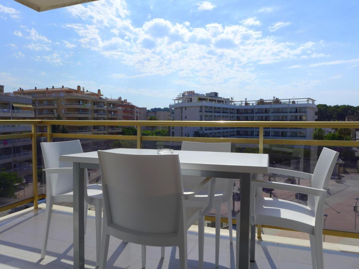 Rentalmar Navarra Family Suites Salou Rom bilde