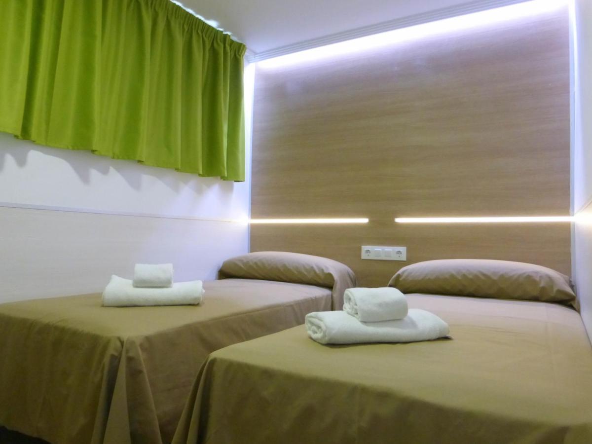 Rentalmar Navarra Family Suites Salou Rom bilde