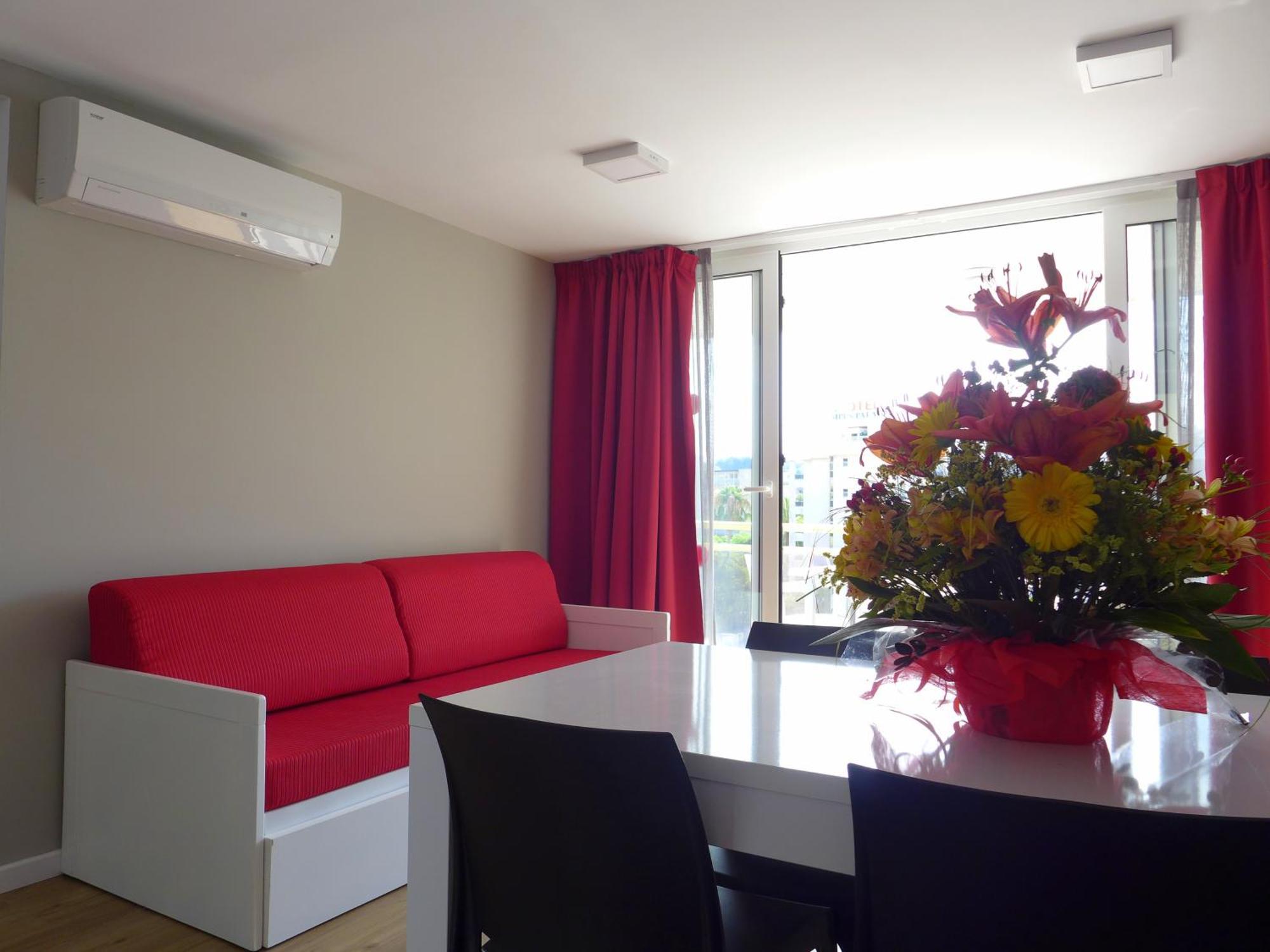 Rentalmar Navarra Family Suites Salou Rom bilde