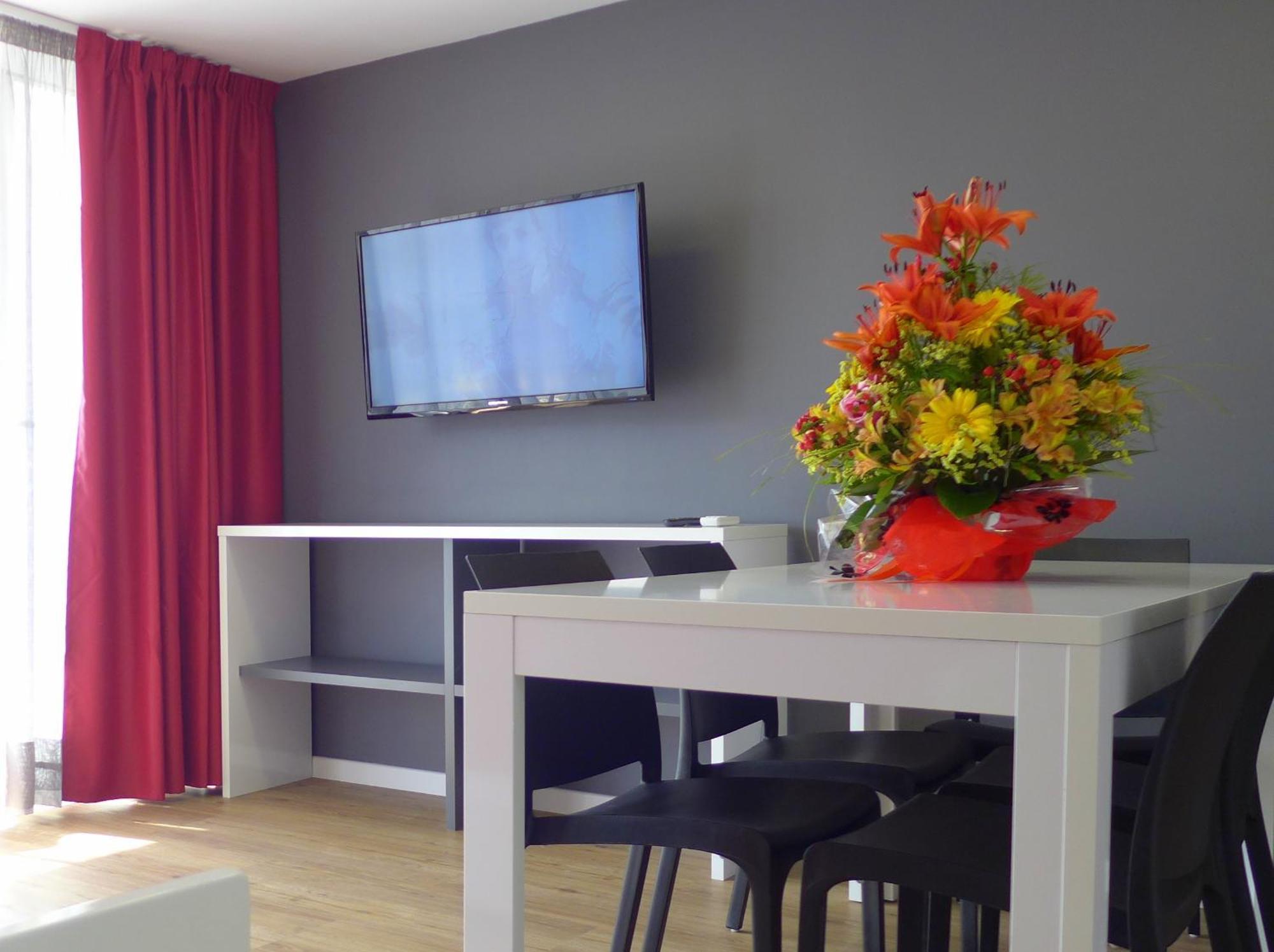 Rentalmar Navarra Family Suites Salou Rom bilde