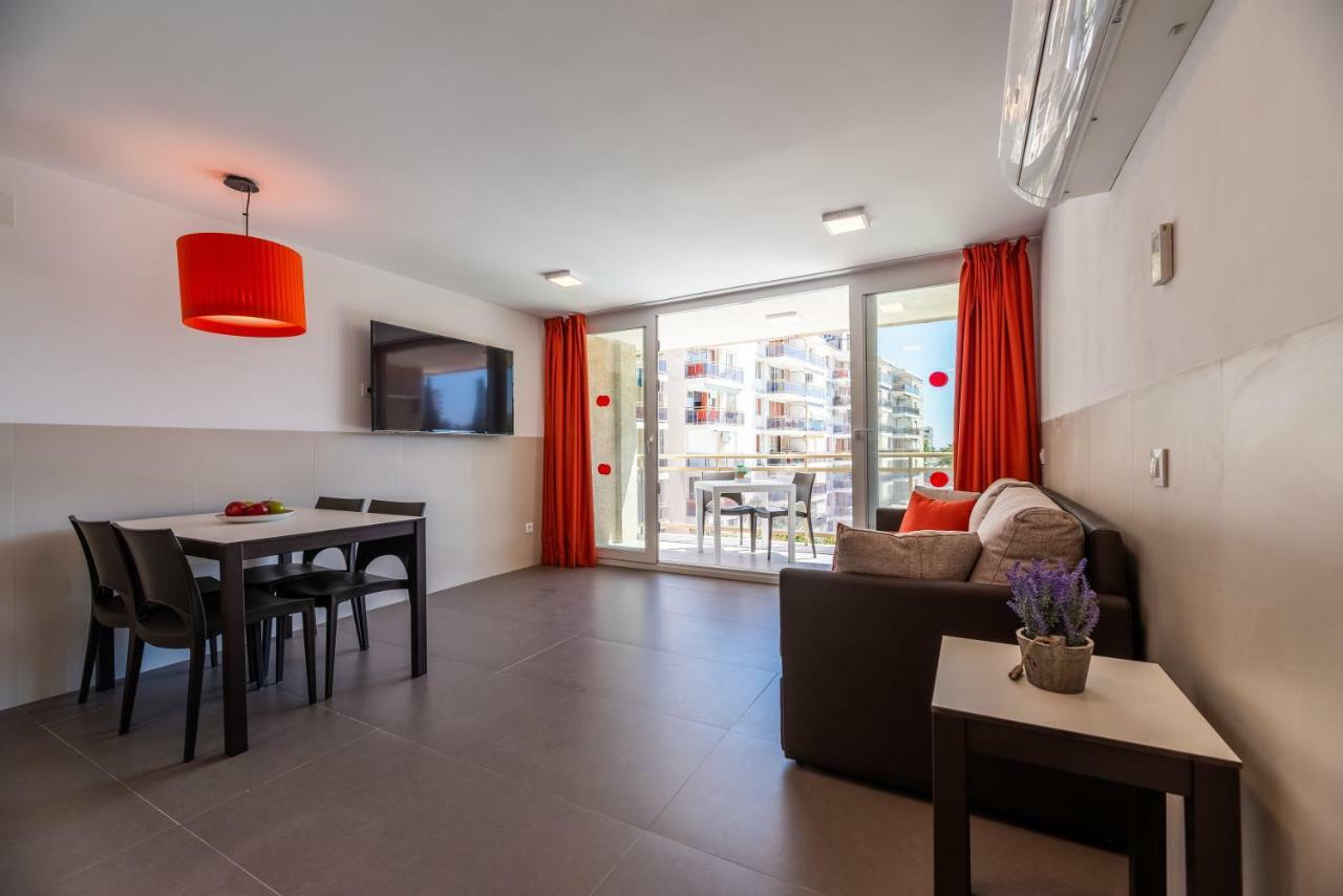 Rentalmar Navarra Family Suites Salou Rom bilde